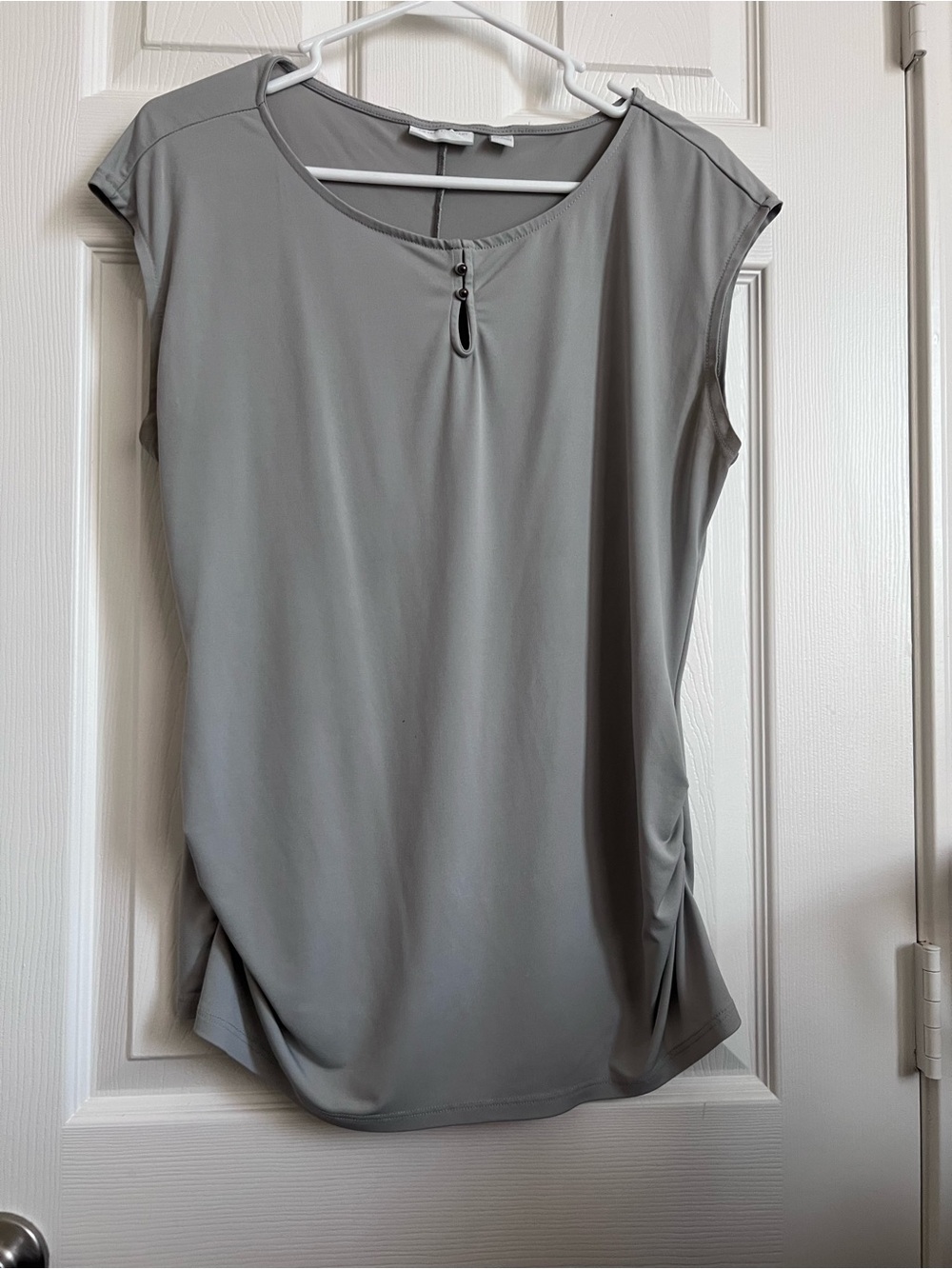 New York & Company Light Gray Cap Sleeve Keyhole Blouse